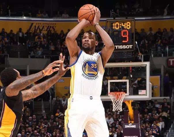 他在决赛中 他在决赛中