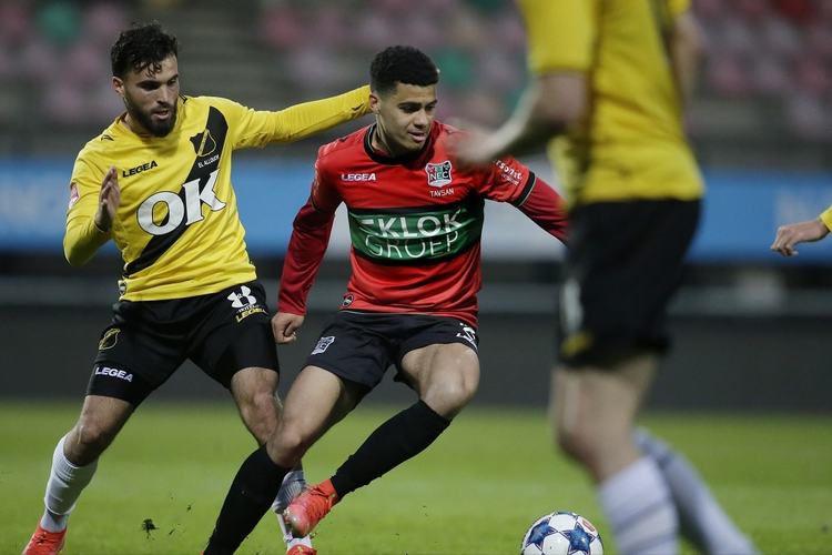 展示了一个 展示了一个