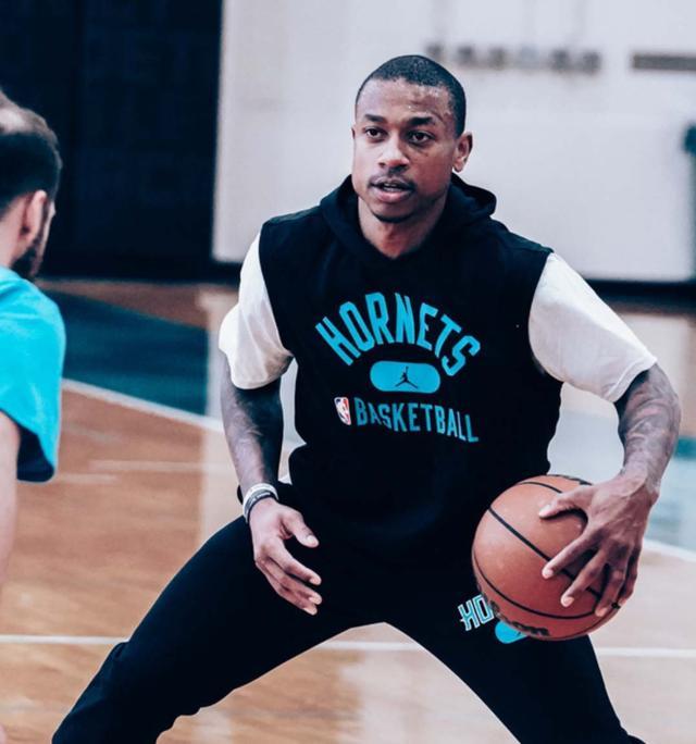 击与高压逼 击与高压逼